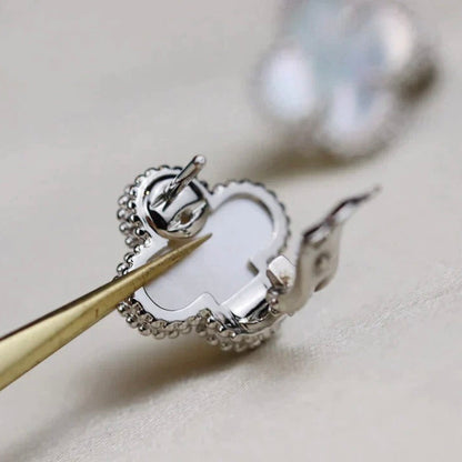 [Love More]CLOVER MEDIUM 1 MOTIFS  WHITE MOP EARRINGS SILVER